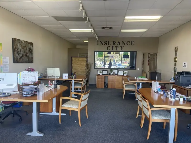 Inside our Stockton office — Interior de nuestra oficina en Stockton
