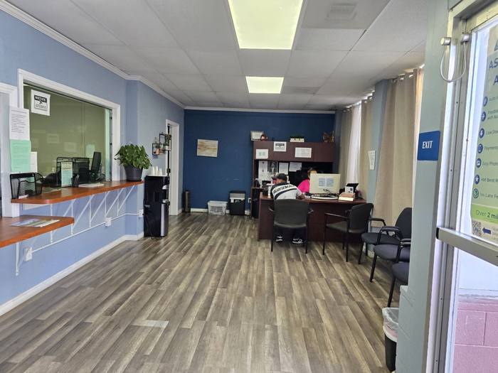 Bilingual Via Rapida agent helping a customer at the San Rafael office
