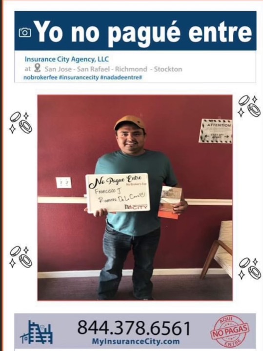 Insurance City customer in Stockton holding signed 'No Pague Entre' no-broker-fee testimony card